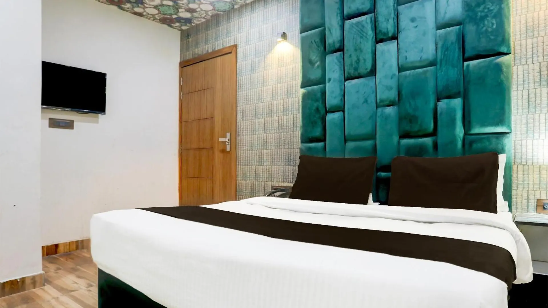 *** Hotel Fabhotel Jeet Stays Delhi  India