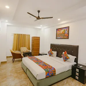 Hotel Fabexpress Taj Residency Near Yashobhoomi Convention Centre, Delhi (National Capital Territory of India)